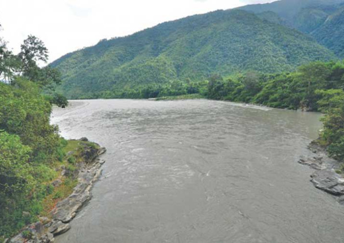 रोशी खोलाको जलसतहले खतराको तह पार गर्‍यो, खोला आसपास नजान अपिल
