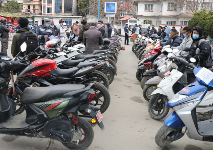 उपत्यकाबाट चोरी भएका ५३ मोटरसाइकल फेला, सम्बन्धित व्यक्तिलाई बुझाइयो