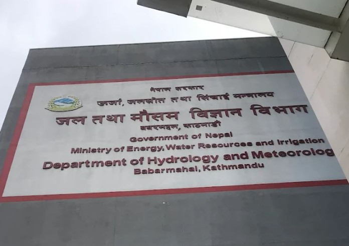 भोली साँझदेखि तीव्र गतिको हावाहुरीसहित वर्षा हुने