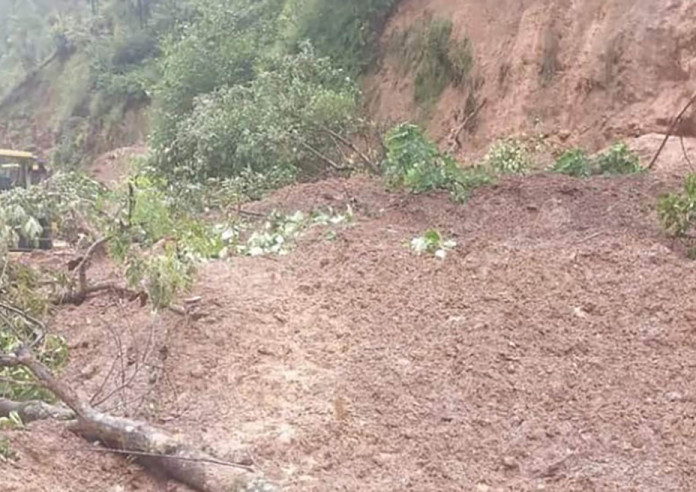 राष्ट्रिय राजमार्गसँग जोड्ने बेनी–जोमसोम सडकको म्याग्दी खण्ड अवरुद्ध