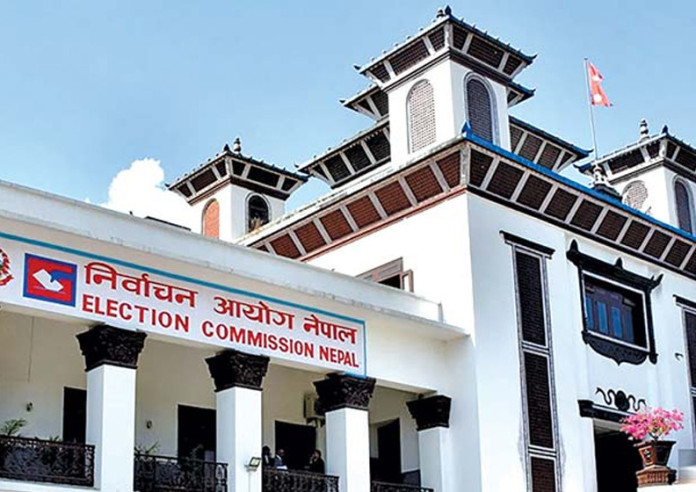 निर्वाचन आचारसंहिता पालना गराउन आयोगले के के गर्दैछ ?
