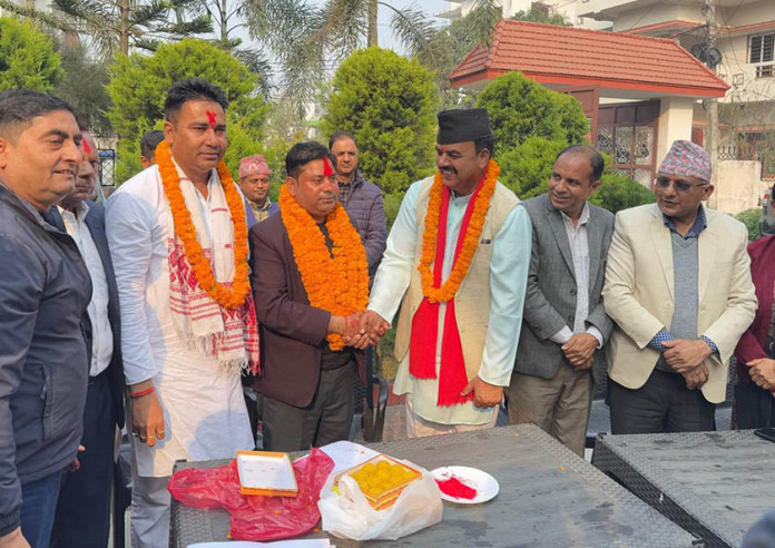 एमाले प्रमुख शक्ति बन्ने आकलन गर्दै रुपन्देही–३ का उम्मेदवार नै एमालेमा प्रवेश