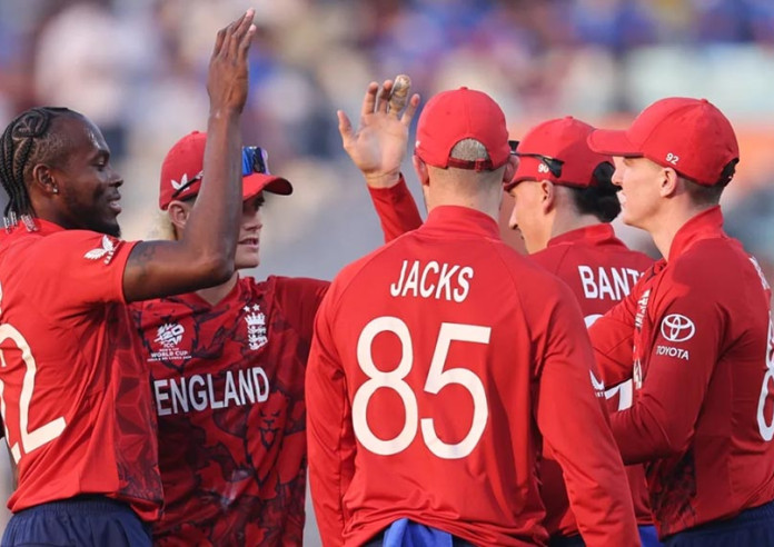 समुह सी बाट वेस्ट इण्डिज र इङल्याण्ड टी-२० विश्वकपको सुपर आठमा