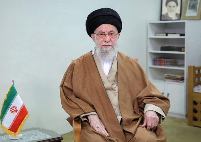 अमेरिकाले इरानमा आक्रमण गरेमा क्षेत्रीय युद्ध हुने खामेनीको चेतावनी