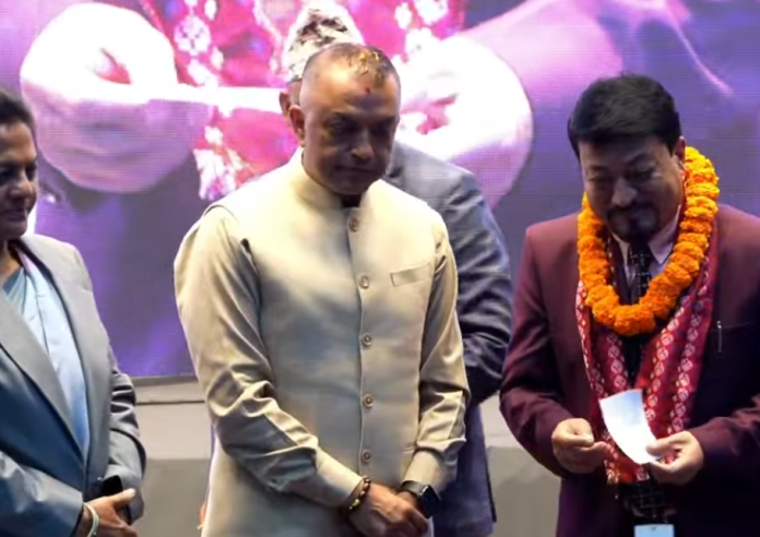 एमालेका रामवीर मानन्धर कांग्रेस प्रवेश