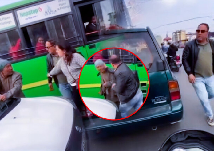 पैदलयात्रुलाई कारबाट ओर्लिएर मुक्का हान्ने व्यक्ति खोज्दै प्रहरी