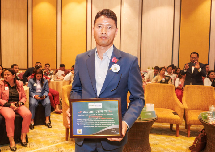 सानिमा रिलायन्स लाइफबाट पाँच पटक एमडिआरटी रोलमोडल नारायण बहादुर गुरुङ