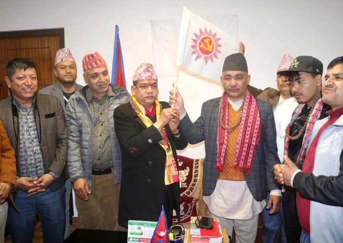 नुवाकोट दुप्चेश्वर-१ का वडाध्यक्ष तामाङ नेकपा परित्याग गरी एमाले प्रवेश