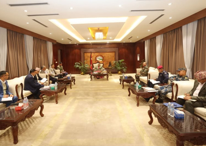 प्रधानमन्त्रीले लिइन निर्वाचन तयारी र सुरक्षाबारे सुरक्षा निकायका प्रमुखहरूसँग जानकारी