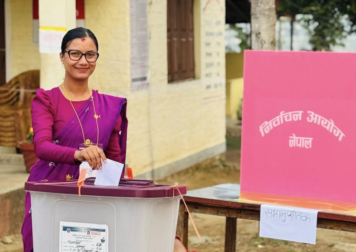 रास्वपा उम्मेदवार गौतमले गरिन् मतदान