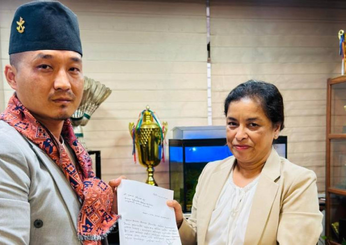 गोरखाका दुर्गम बस्तीमा टावर राख्न माग गर्दै सुधन गुरूङ पुगे टेलिकम