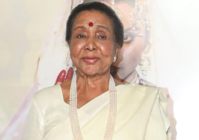 बलिवुडकी चर्चित गायिका आशा भोसलेलाई हृदयघात, उपचार हुँदै