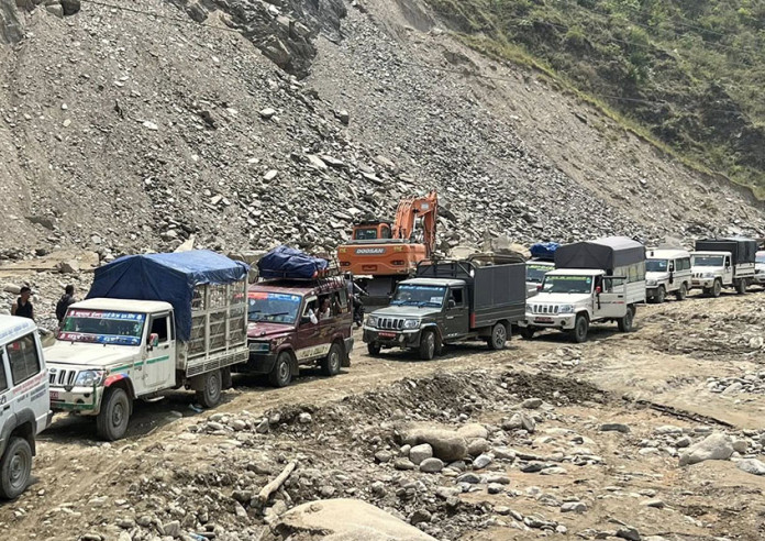 बीपी राजमार्ग तीनदिनपछि सञ्चालनमा