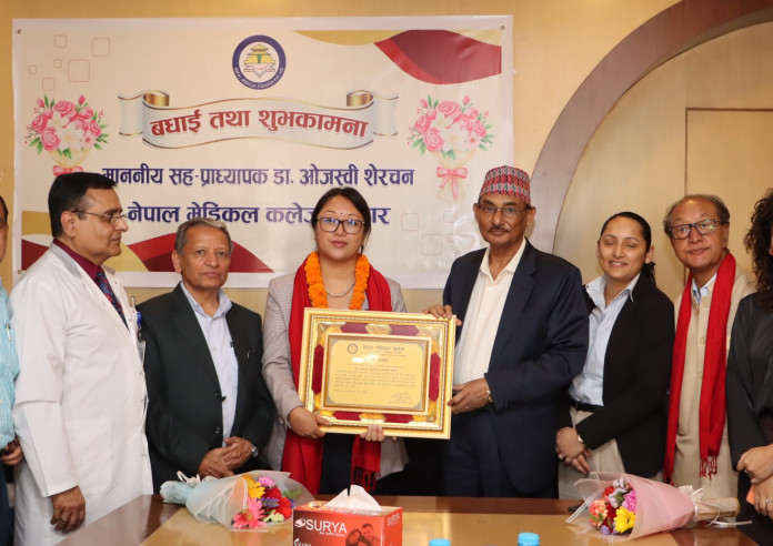 संसदको शिक्षा तथा स्वास्थ्य समिति सभापति डा. शेरचनलाई सम्मान