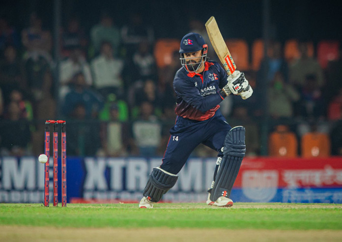 युएईविरूद्ध ब्याटिङ गरिरहेको नेपाल समस्यामा, ७२ रनमै गुमायो ४ विकेट