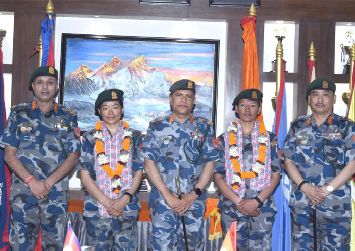 हिमाल आरोही सशस्त्र प्रहरीका दुई महिला कर्मचारीलाई एक तह बढुवा
