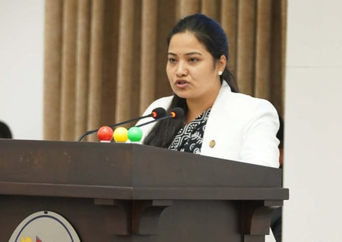भूमिहीन सुकुमवासीलाई लालपुर्जा पाउनेमा ढुक्क भएर बस्न मन्त्री रावलको आग्रह