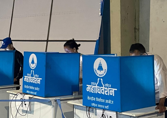 रास्वपाको मतदान जारी