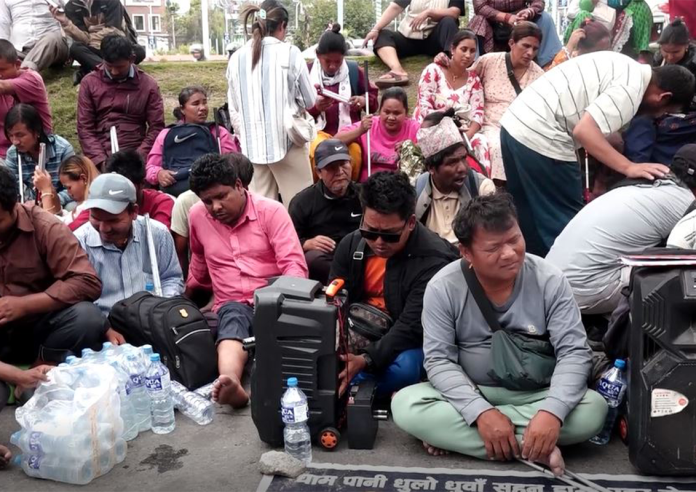 नौ दिनदेखि दृष्टिविहीनहरु धर्नामा, सरकारले माग सुनुवाइ नगरेको गुनासो