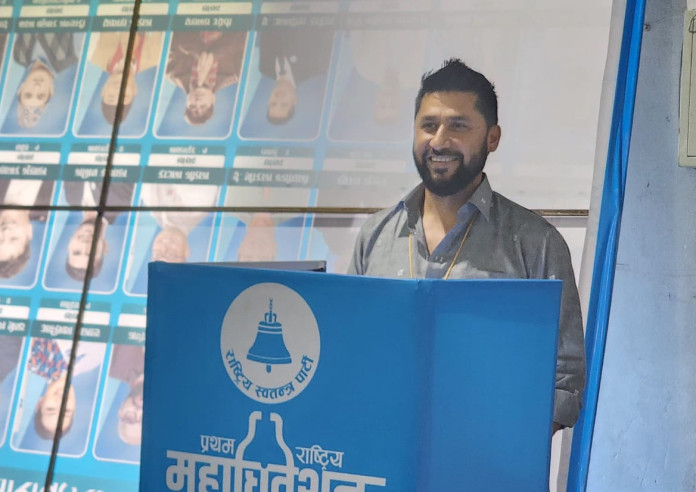 रास्वपा महाधिवेशनमा सभापति लामिछानेले गरे मतदान