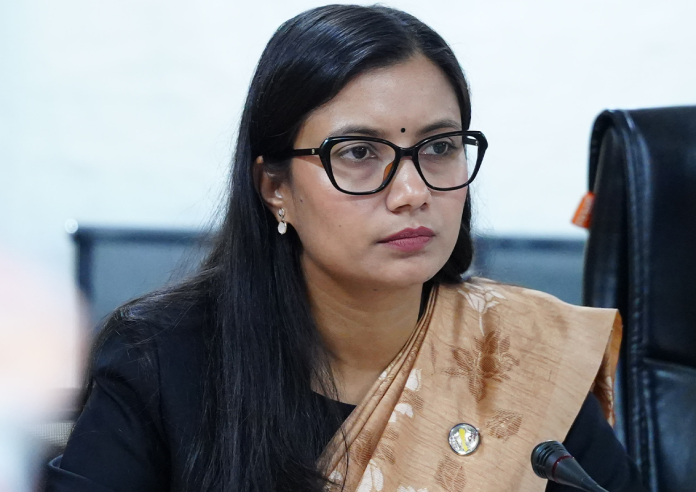 सुत्केरीलाई ६ महिना बिदा दिने कानुन बनाउँदै सरकार, पुरूषले पनि ४२ दिन सुत्केरी बिदा पाउने