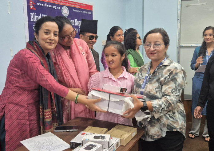 सलिकोद्वारा नेत्रहीन महिला संघ नेपालका विद्यार्थीलाई शैक्षिक सामग्री हस्तान्तरण