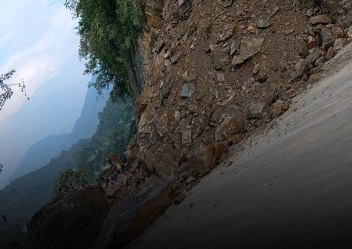 मुग्लिन-काठमाडौँ सडक खण्ड अवरुद्ध