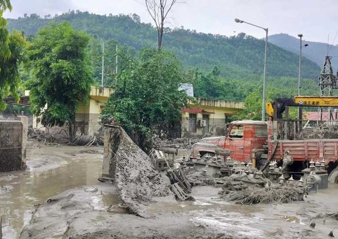 भोटेकोशी बाढीबाट क्षतिग्रस्त विद्युत संरचनाको मर्मत शुरु