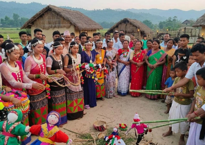 थारु समुदायले आज गुरिया पर्व मनाउँदै