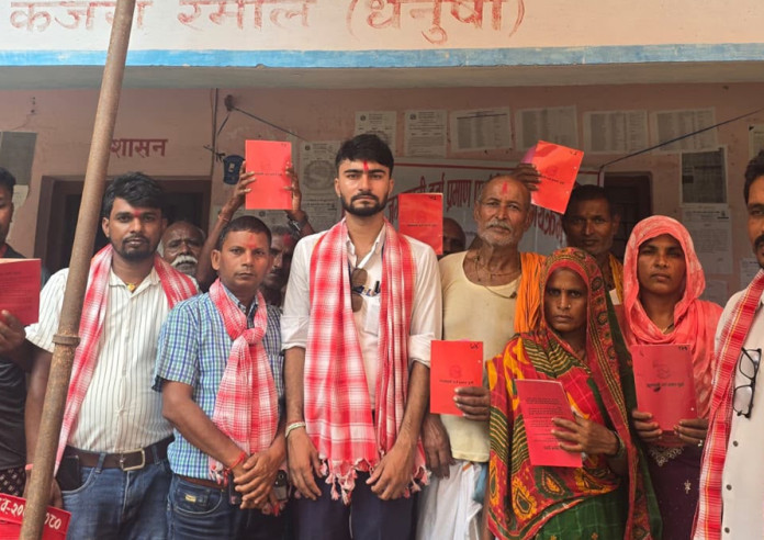 धनुषाका ११० परिवारले पाए नापजाँच सकिएको ११ वर्षपछि लालपुर्जा