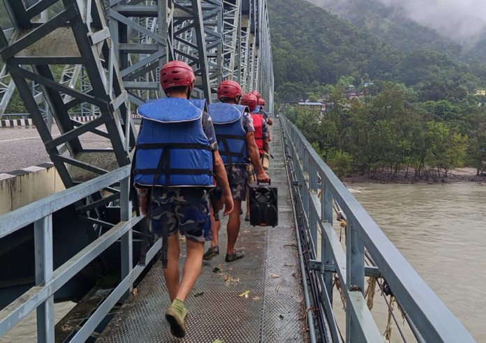 विपद्को उच्च जोखिमलाई ध्यानमा राख्दै देशभर ११ हजारभन्दा बढी सशस्त्र प्रहरी परिचालन