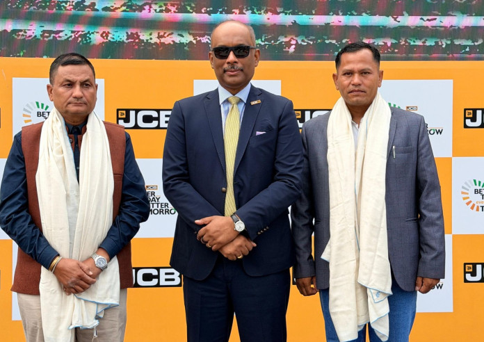जेसिबी इन्डियाले गर्‍यो भोटेकोशी बाढी उद्धारमा खटिएका दुई नेपाली ग्राहकको सम्मान