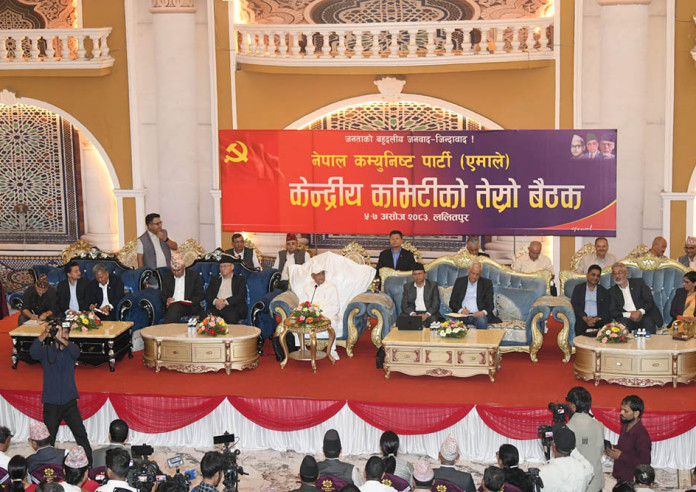 ओलीको प्रतिवेदन पारित, आज सचिवालयपछि केन्द्रीय कमिटी बैठक बस्ने