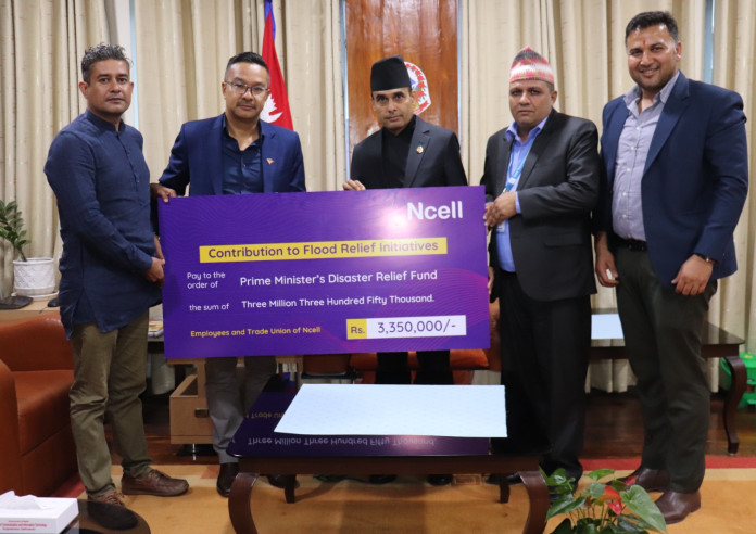 भोटेकोशी बाढी प्रभावितका लागि एनसेल कर्मचारीद्वारा ३३ लाख ५० हजार सहयोग