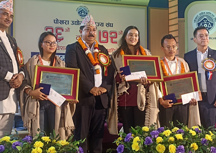 कास्कीका उत्कृष्ट तीन विद्यार्थीलाई लक्ष्मी विद्या पदक प्रदान