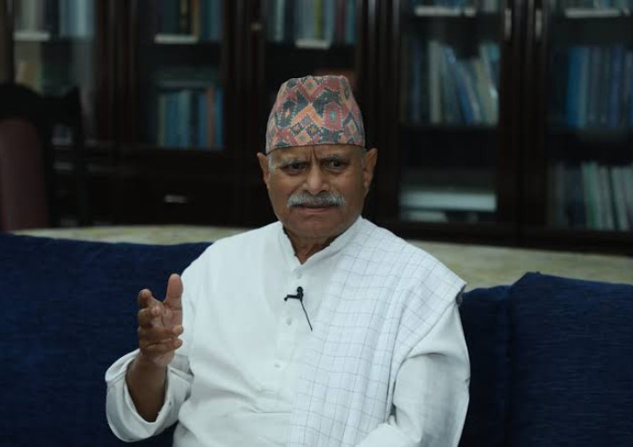 पुख्र्यौली गाउँ सपही पुगेर परिवारसँग दसैँ मनाए पूर्वराष्ट्रपति यादवले