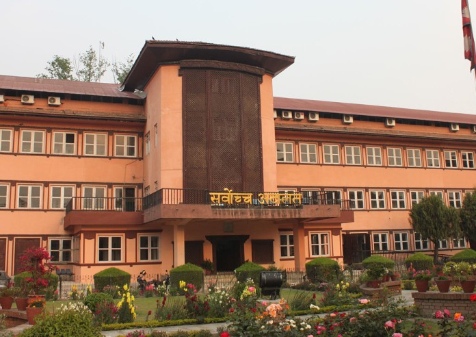 अदालतको आदेशपछि परिचारिका काममा फर्किने