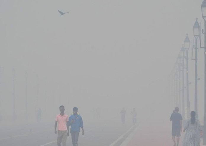 दीपावलीको आतशबाजीपछि नयाँदिल्ली घना र खतरनाक धुवाँले ढाकियो