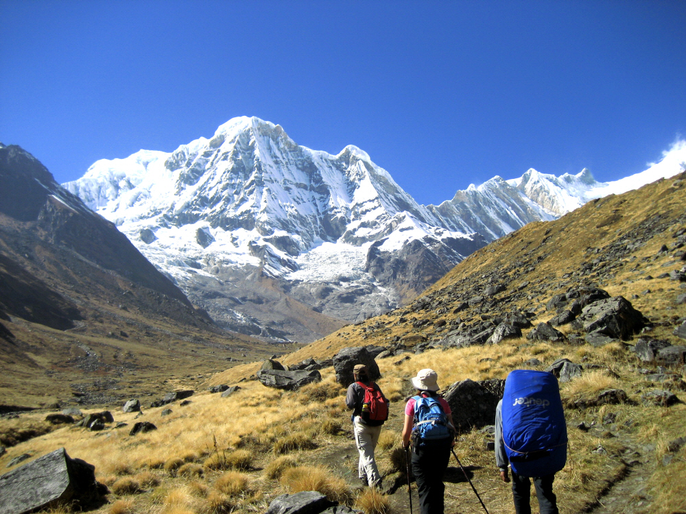 घोरेपानी हिँडेका स्पेनिस दुई पर्यटक बेपत्ता