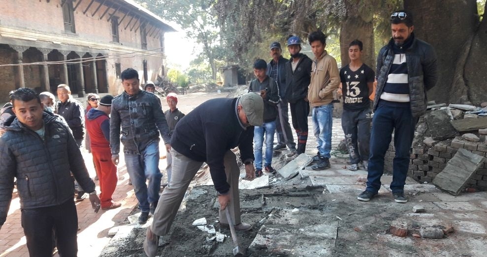 श्लेष्मान्तक वनमा राखेको कंक्रिट सम्पदा संरक्षण अभियन्ताले भत्काएः ६ जना पक्राउ