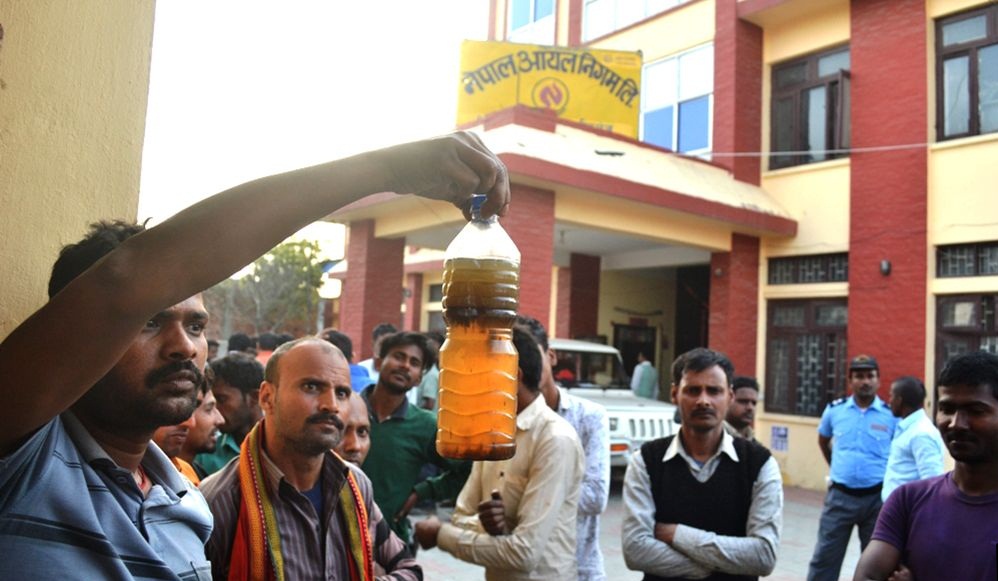 रक्सौल डिपोबाट आयात भएको इन्धनमा पानी र लेदो फेला