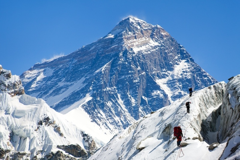 हिमाल आरोहणका लागि ७ सय ४३ जनाले अनुमति लिँदा ५२ करोड बढी उठ्यो रोयल्टी