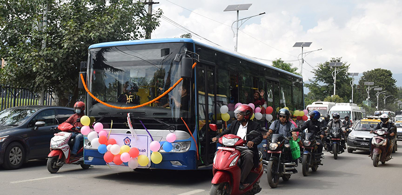 सोमबारबाट उपत्यकामा विद्युतीय बस  सञ्चालनमा