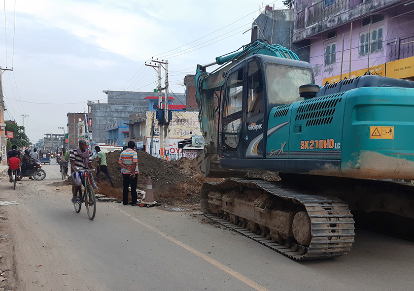 निर्माण नसक्दै भत्क्यो सय करोडको सडक