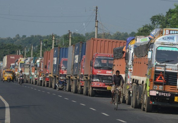 करिब १४ खर्बको आयात हुँदा १ खर्ब २१ अर्बको निर्यात