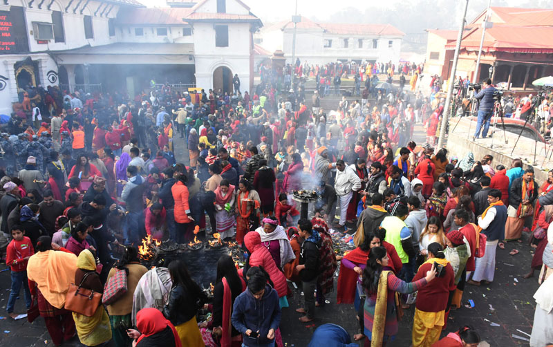 शिवालयमा भक्तजनको भीड: डेढ लाखबाट पशुपतिको दर्शन