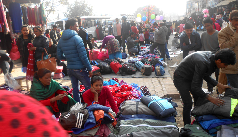 काठमाडौँ महानगरले फुटपाथ व्यापार रोकेपछि ८९ प्रतिशत सडक व्यापारी ऋण लिएर गुजारा गर्दैः अध्ययन