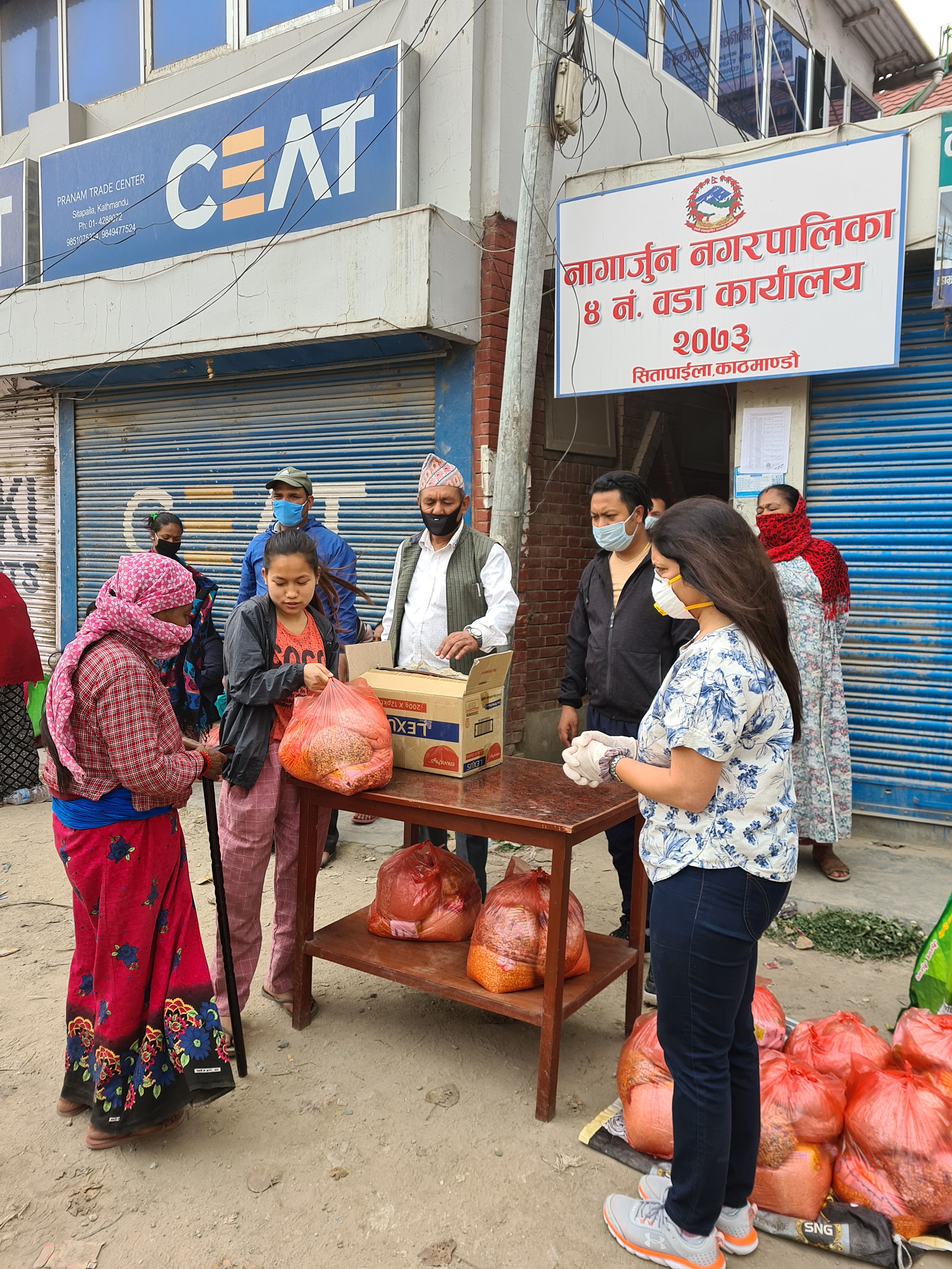 जोन्टा क्लब अफ काडमाडौंद्धारा दैनिक ज्याला मजदुरहरुलाई खाद्यन्न हस्तान्तरण