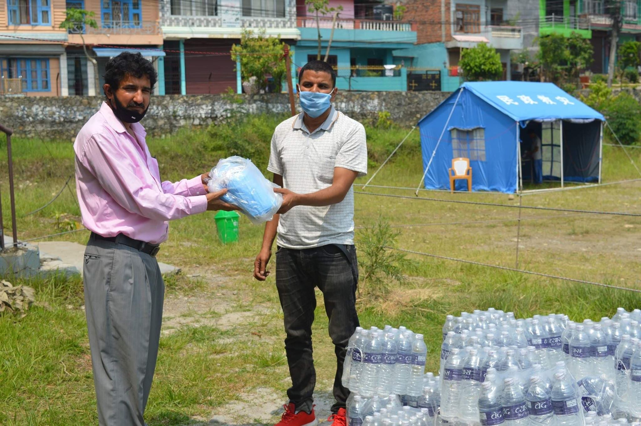 ब्यासमा नेताद्वय खनाल र पौडेलबाट सहयोग