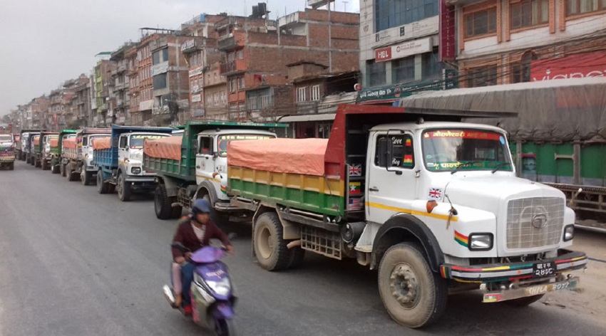 निर्माण सामग्री बोक्ने सवारीलाई पास नचाहिने